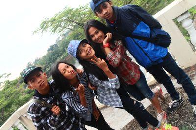 Hey!! nama gue yosephin anggi lendriana bisa dipanggil vivin :)asli anak bogor