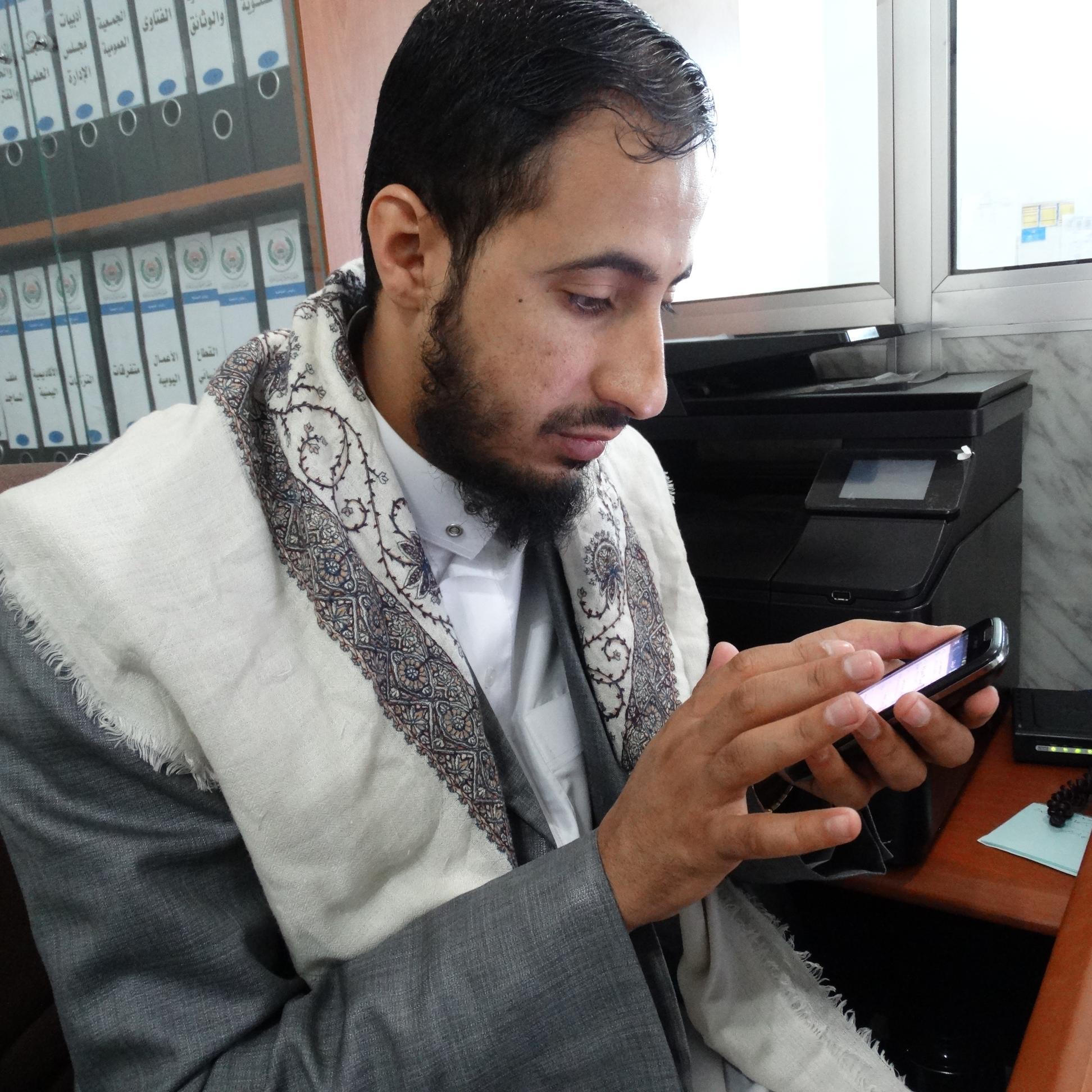 دكتوراه من جامعة صنعاء كلية الشريعة والقانون قسم الشريعة الإسلامية تخصص أصول الفقه
