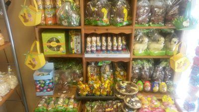Wij verkopen heerlijke chocolaatjes, zoutjes, snoep en cadeau artikelen. Kom gerust eens langs @musselkanaal De Notekraker