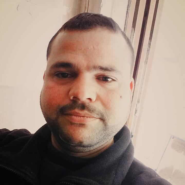 .... امسكت القلم لاكتب همومي ........ فبكى القلم قبل ان تبكي عيوني