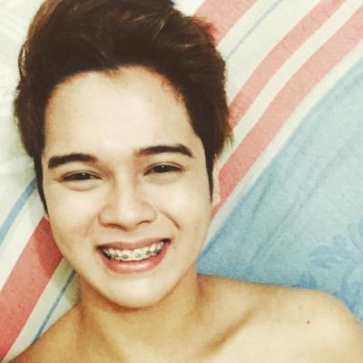Hi. I really don't know what to write here. Hahaha tweet tweet ✌️