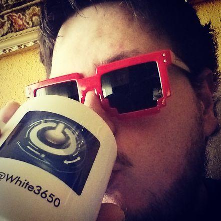 Yo soy yo... Community Manager, Analista programador, Administrador de sistemas, Técnico en seguridad, comercial y blogger.