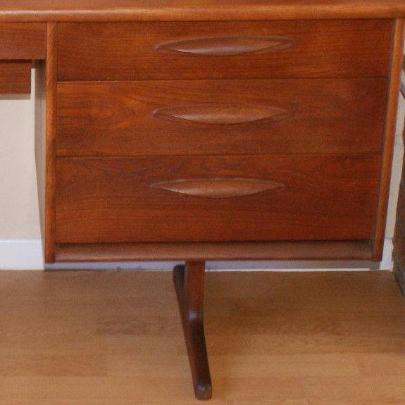 Where to find rare and valuable vintage / retro / 60's / 70's / modern furniture for often laughably low prices; sideboards tables chairs lamps cabinets.