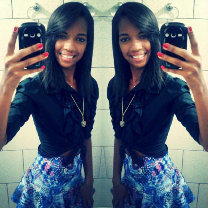 Se eu demorar, me espera, se eu te enrolar, me empurra Se eu te entregar, aceita, se eu recusar, me surra.