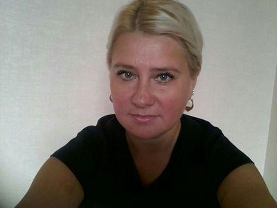 вредная, ужастная, противная сластёна:)