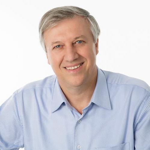 Deputado Federal em terceiro mandato. Twitter mantido pelo deputado e assessoria.