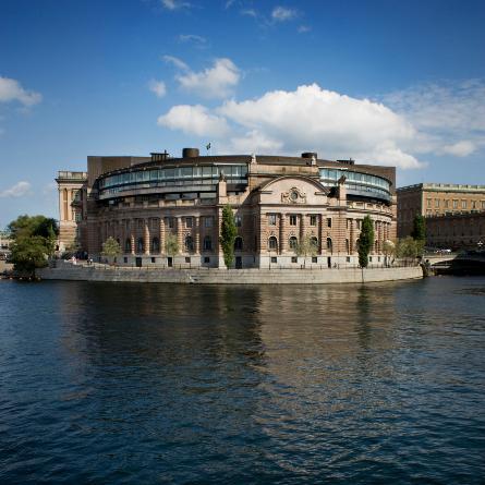 Statsvetarpodden vill i seriös men ändå lättsam form ge statsvetenskapliga perspektiv på politiska skeenden. Med Ulf Bjereld, Cecilia Garme och Jonas Hinnfors.