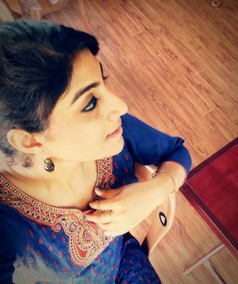 Simple girl ..... her target is to achieve her dream........