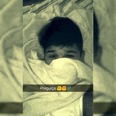 Sei que cê gosta quando eu pego na sua cintura Talvez isso te faça se sentir segura Não se preocupe,minha pequena,eu nunca vou te soltar❤