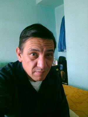 Maduro, sin compromiso alguno. Buscando oportunidades para crecimiento económico así como buscando pareja, con o sin relación. Manden mensaje directo!!