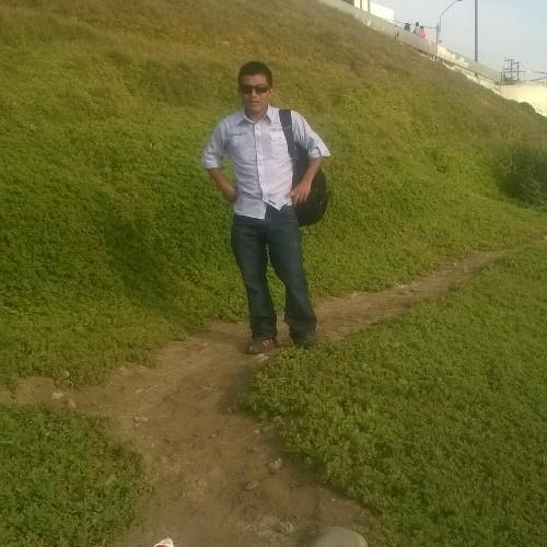 Soy alegre y divertido en todo aspecto de mi vida pero no perfecto de los herrores se aprende en la vida cotidiana