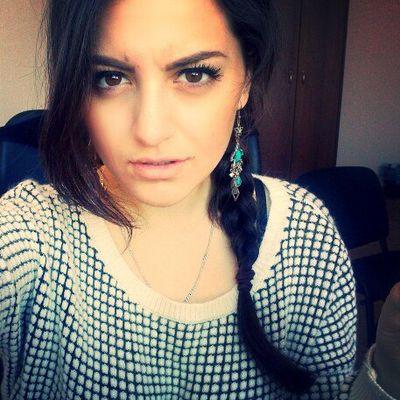 _christinella_'s profile picture. Просто настоящая бэйба. Обожает снег, помешана на звездах. Гагауз-маркетолог, критиколог.