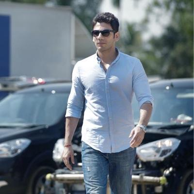 Official Fanbase for the @Vipul_Gupta17 ! Follow us for news, pictures and videos of Vips. Followed by him. ❤