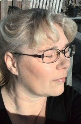 pluisje40's profile picture. Bon Vivant, Factotum, Technical Writer, Moeder, Hoarding Diva; niet per sé in die volgorde!