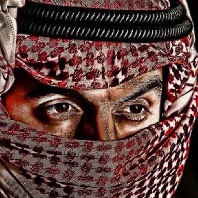 وَمَا فَقَدَ الماضُونَ مِثْلَ مُحَمّدٍ 
      ولا مثلهُ، حتى القيامة ِ، يفقدُ