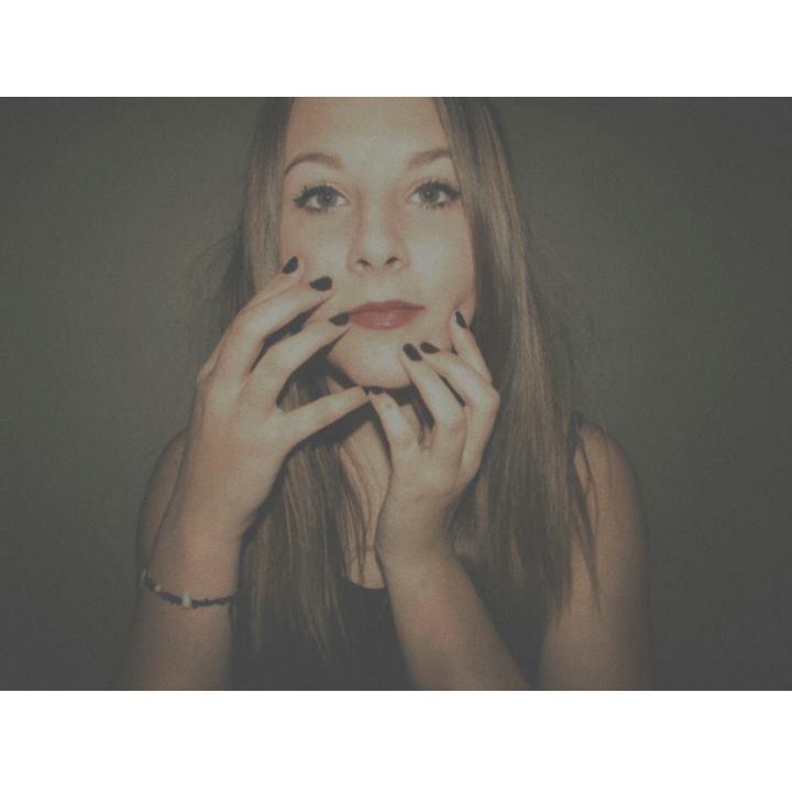 lisa, 15 ans, blogueuse mode et beauté. Contact pro : beautyglitterpro@hotmail.com