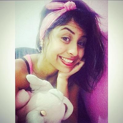 Ela é um poço de qualidade e defeito
e cada jeito dela é uma emoção ;*