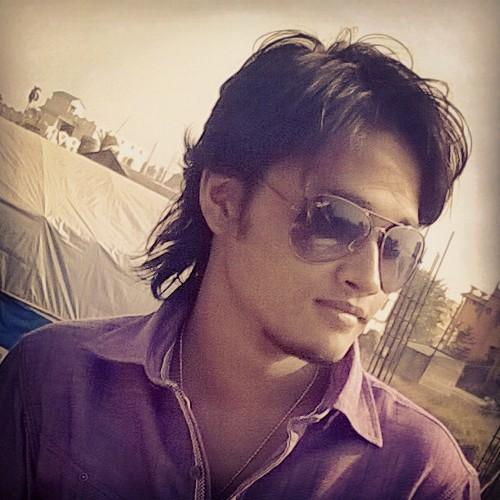 milan_abinash01's profile picture. Smile iS My SexIesT CurvE..