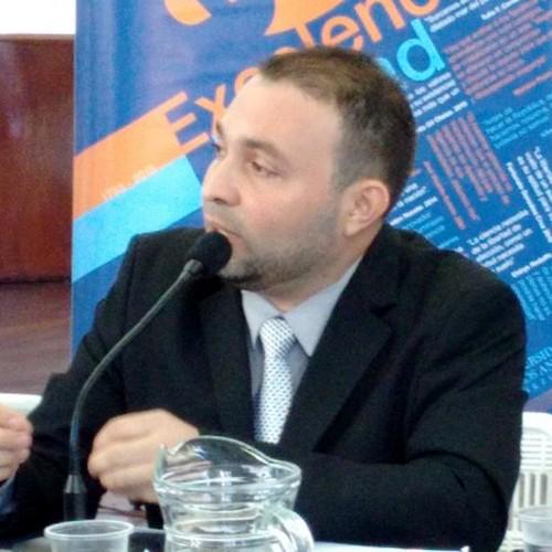 Abogado y periodista, profesor de la Universidad del Zulia y director de Aula Abierta (@AulaAbiertaLA / @AulaAbiertaDDHH)