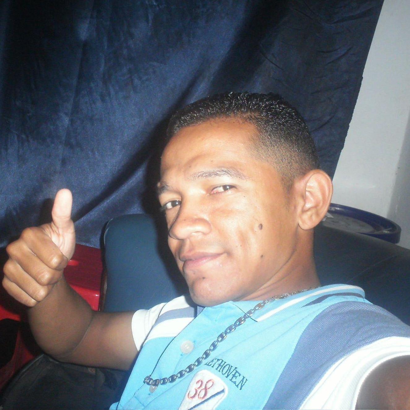 eljavialex87's profile picture. Soy Nacido en Calabozo Guarico, Me gradué de Abogado en el 2013.