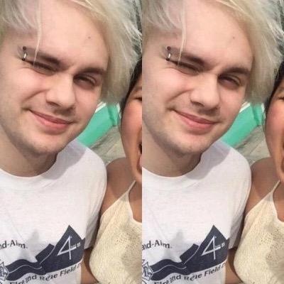 HEY PLEASE RT FIRST TWEET BECAUSE I JUST GAVE YOU A FREE FOLLOW ;) @cliffordsgreen