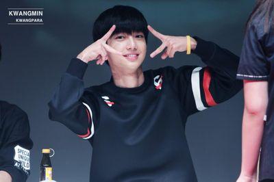 :: I'm Your Boyfriend ♥:: สวัสดีครับผมโจกวังมินบอท ^^ ผมน่ารักนะฟอลมาคุยกับผมเยอะๆนะคร้าบ Ppyong~♥::#JustBotNotReal::12/12/11♥::★★
