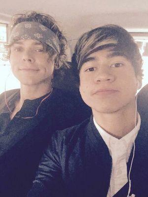 follow @_Luke_H_5SOS_ and RT HER BIO
