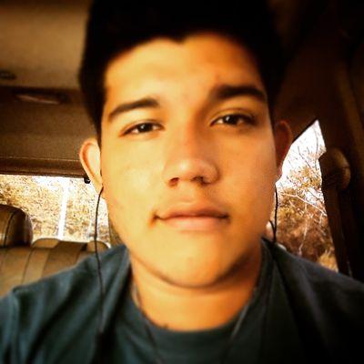 Sashamartir05's profile picture. En éste lugar expresaré mi pensamientos mas profundos e inusuales. Seré el autor de la historia y ustedes seran espectadores... como siempre.