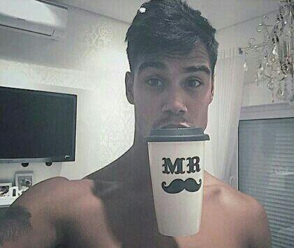 A cada hora que passa eu fico mais feliz... Sabe por quê?
É uma hora a menos pra eu poder te ver...  Te Amo @MicaelBorges_