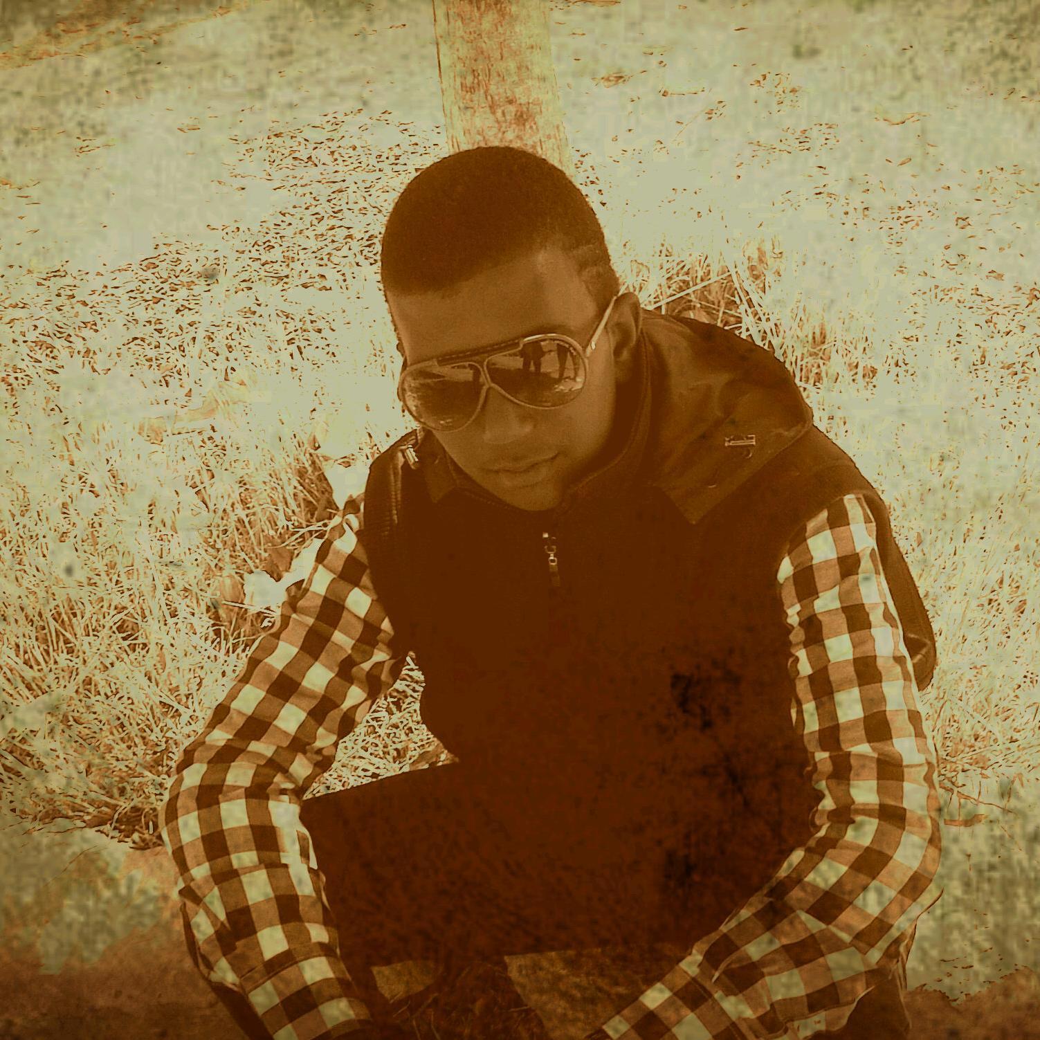 My name is moaz Fawzy Nubian I live in Aswan and I love to meet with scientists and the Senate and the stars and I want to be like            them♥01143678246