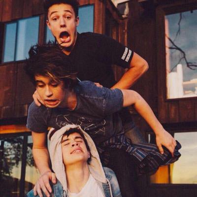MY FRIEND'S BIRTHDAY IS ON FRIDAY THE 13th MARCH AND I WANT TO SURPRISE HER BY GETTING SHAWN MENDES AND MATTHEW ESPINOSA TO SAY H-BDAY! PLEASE HELP! MUCH LOVE
