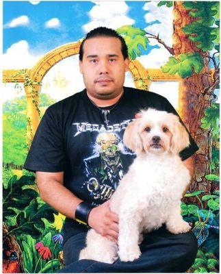 Entrepreneur, Autodidacta, católico de corazón, defensor de los derechos de los animales, opositor al maltrato de las mascotas.