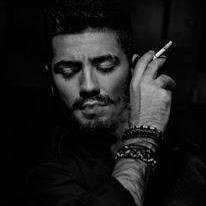 صحيح الزمن يقسى ويفرق لمة الأحباب بس زهور الود ماتذبل م دام الوصل يسقيها