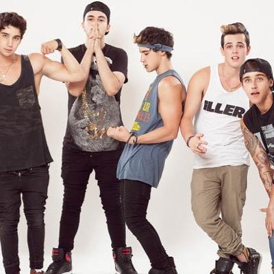 y'all are hot but dm us pictures of hot janoskian fans, we'll tweet them!!