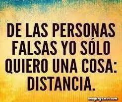 soy alegre me gusta hacer reir a las personas sigueme y te sigo XD