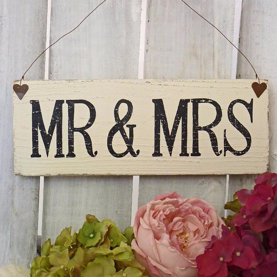 #Irishweddinghour - IrishWeddingHour (@IrishWeddingIE). Join us every Monday from 9pm until 10pm to chat about what's hot, fresh & unique for Weddings.