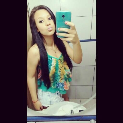 Aprendi que tudo passa , tomando chá ou cachaça ! :*
