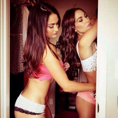 {Non-Dating}{Mom:@BbellaNikki}{Twin:@BrieBellaRP201}{#NikkiBella}{#BrieMode}{#BrieBella}{#BellaTwins}{#BellaArmy}{Sis:@gleeMLopez__& @HotQueenAJLee}