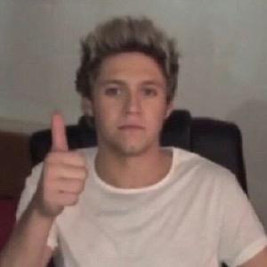 follow @longwayirish (she follows back)