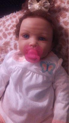 I love reborns and making youtube videos!  Go subscribe! https://t.co/XYgbMe6XhV I am 13! In rolplay I am 19 and have a toddler named Kinzley!