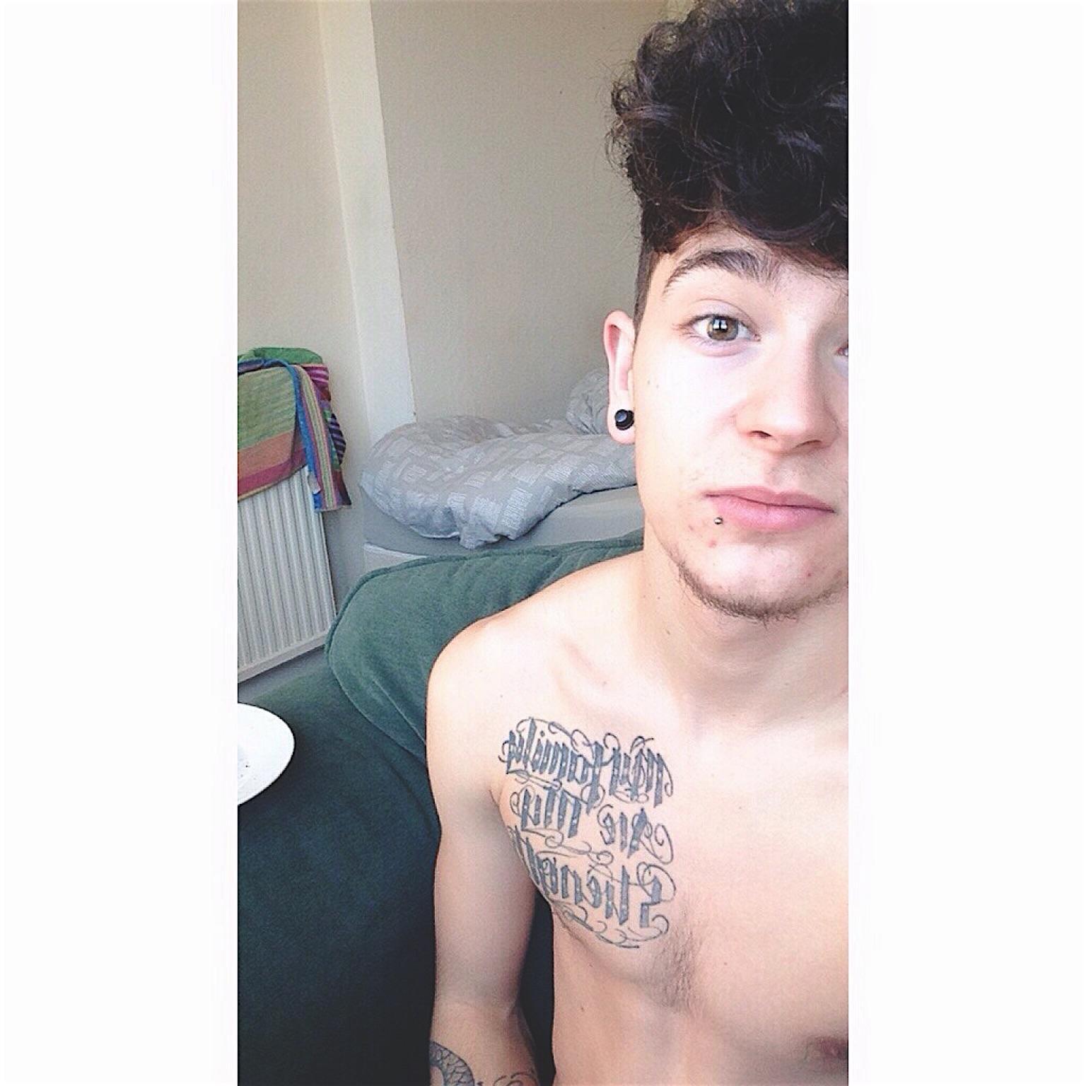 Turn on my tweet notifications for a follow☁️