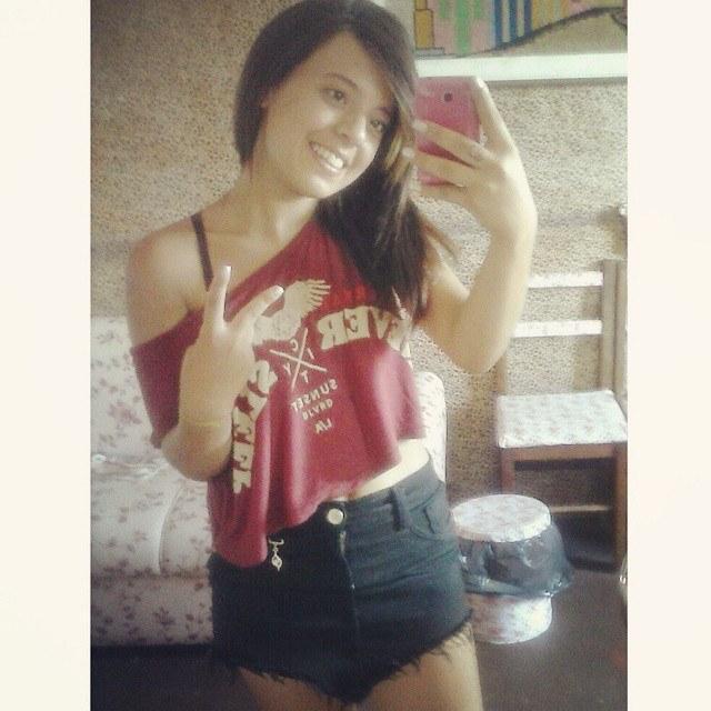 isa_rodriiigues's profile picture. Ela tem alma de pipa avoada,
mas na sua estante imaginária coleciona corações.