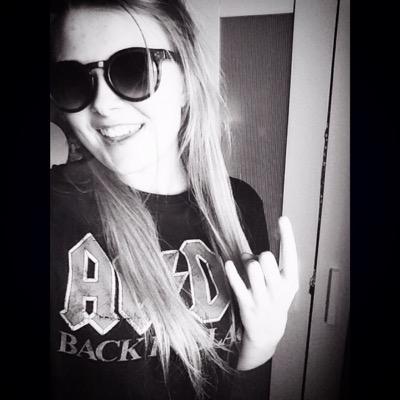 just a wannabe rocker.. snapchat/instagram ~ tashaparkhouse kik ~ GINOLA17