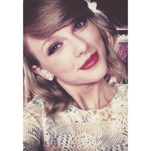 SwiftwithRush's profile picture. Vengo de la tierra de los bachaqueros e inflación más alta del mundo. Taylor Swift es mi ídola aunque esa nunca va a venir a benesuela. Fútbol4ever.