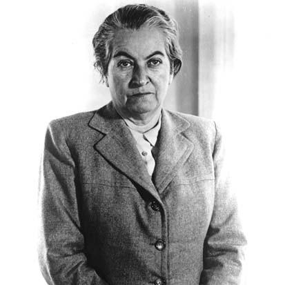 Soy una poeta destacada, feminista y pedagoga. Soy la primera latinoamericana (única iberoamericana) en ganar el premio Nobel (1945). Mario Baranda/Andrés Mir