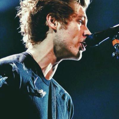 free follow from @the5sosdonut