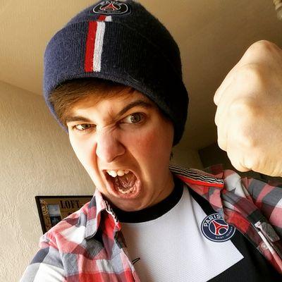 Geekette - Handballeuse à Ciel31
- Football : #TeamPsg - #TeamTropGrasTropSaléTropSucré - 
#Lesbienne #LGBT