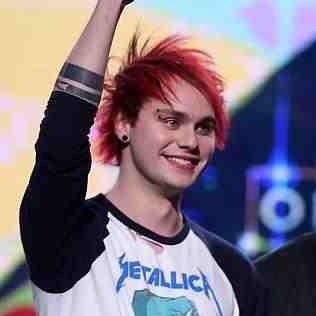 Why are bios so hard to write? 5sos fam, a guy, sort of.

my gf=@hazzagoldfeet

I wouldn't talk to her she cray AF