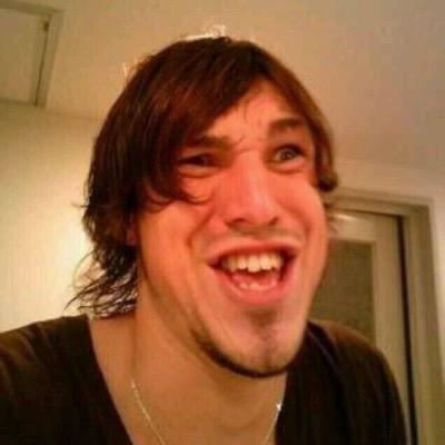 ハーフナー マイク En Twitter 俺 喉いたい 声出ない 本田圭佑 喉いたい やないやろ 喉のケアをしてる時間にフリーキックの練習をする そういう考え方もあると思うんでせよ だってブラジルの選手歌歌わないでしょ