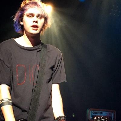 free follow from @voltclifford so you can follow her if you'd like :)